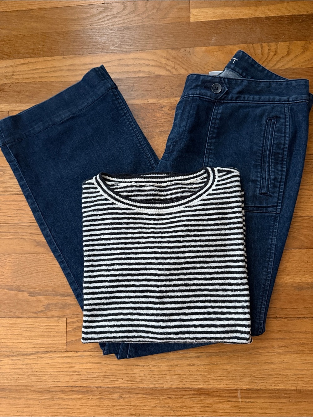 Loft black/cream dropped shoulder sweater w/elliptical hem. Size S.